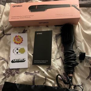 Amika Polished Perfection Straightening Brush